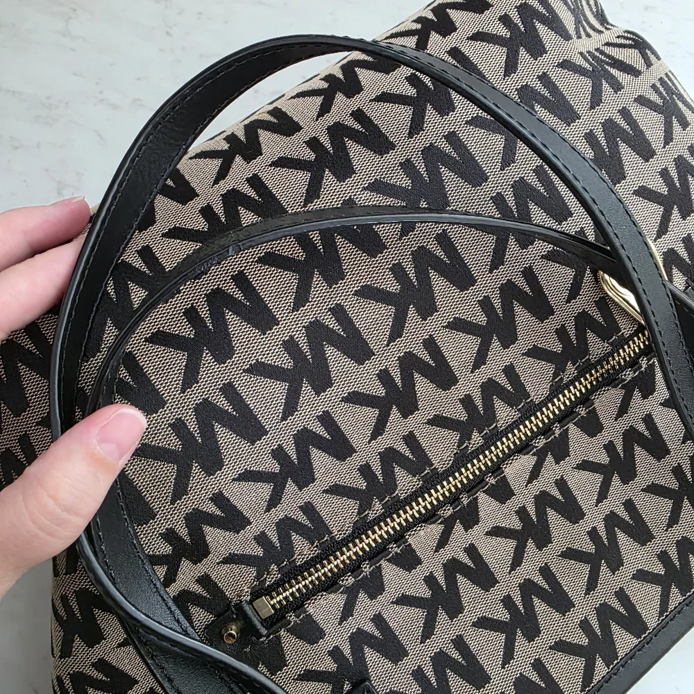 Michael kors medium signiture tote tan and black leather and gold accent - Picture 8 of 8